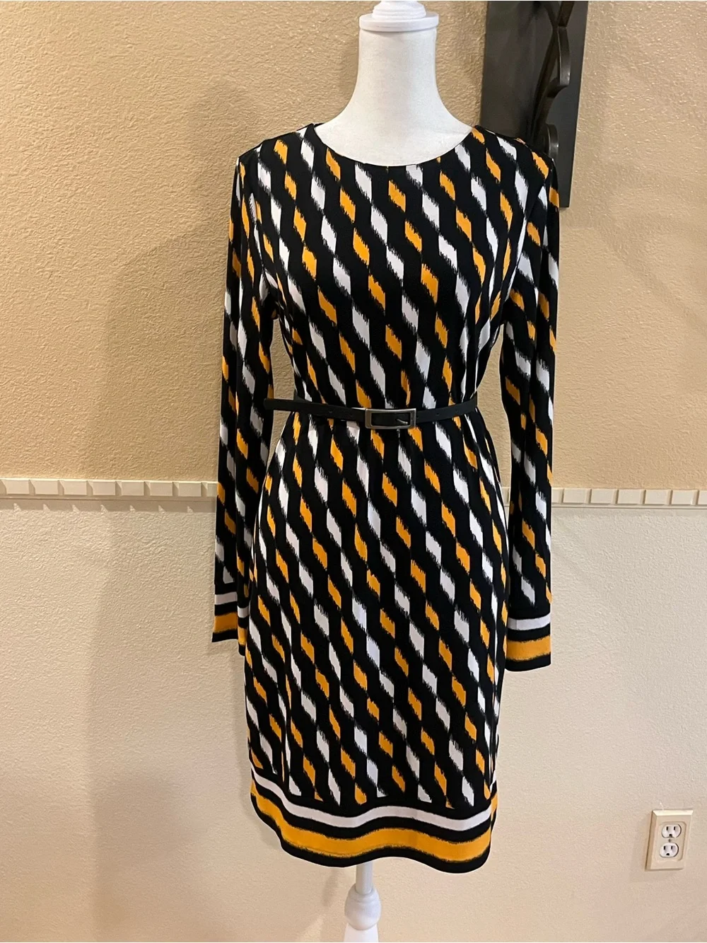 Michael’s Kors Geometric Print Shift Dress Long sleeves. Office, professional S